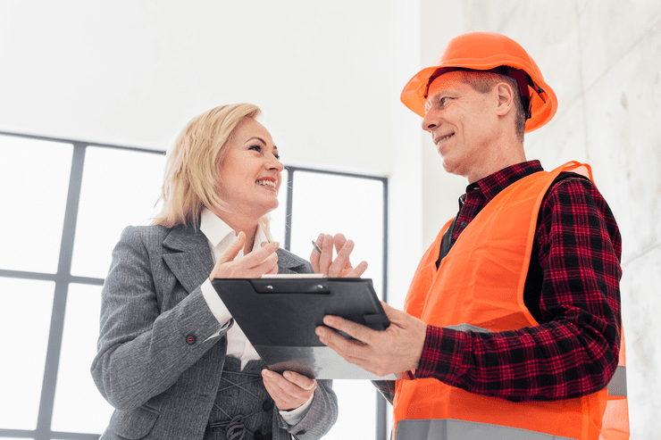 mujer y hombre hablando  optimized