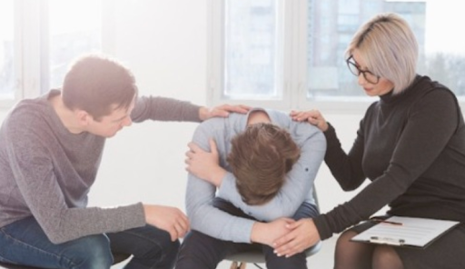 Jóvenes siendo atendidos en el programa de riesgo psicosocial